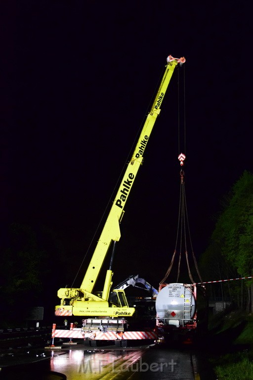 VU Gefahrgut LKW umgestuerzt A 4 Rich Koeln Hoehe AS Gummersbach P724.JPG - Miklos Laubert